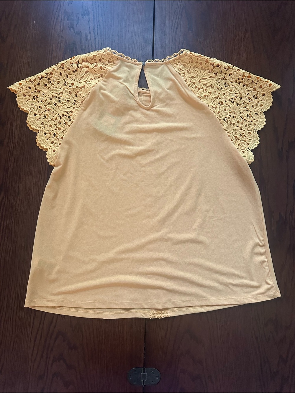 Beautiful Cable & Gauge Yellow Lace Sleeve Women’s Top - Picture 3 of 5